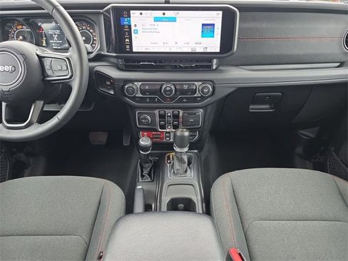 Certified 2025 Jeep Wrangler Unlimited Rubicon image 28