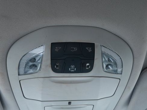 Used 2020 Chrysler Pacifica Touring-L FWD image 19