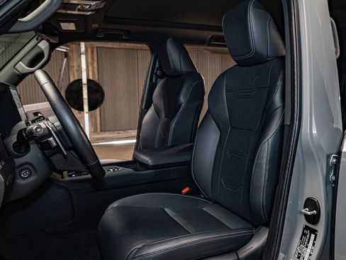 Used 2025 Lexus GX 550 image 25