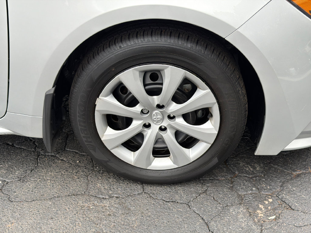 Used 2025 Toyota Corolla LE FWD image 14