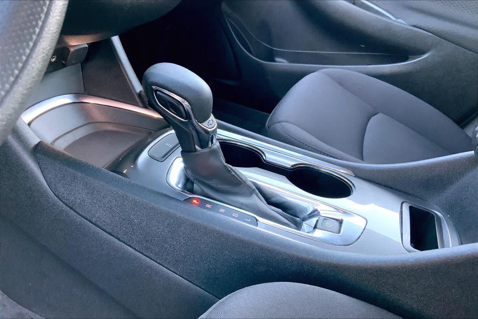 Used 2023 Chevrolet Malibu LT FWD image 14