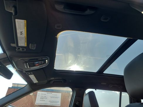 New 2025 Jeep Grand Cherokee Limited w/ Luxury Tech Group II image 21