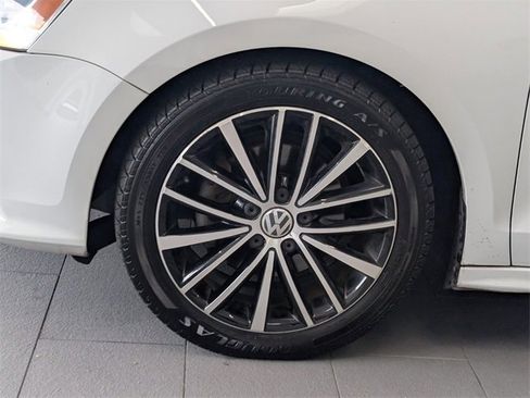 Used 2016 Volkswagen Jetta Sport image 4