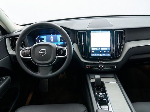 Certified 2025 Volvo XC60 B5 Plus w/ Climate Package AWD/4WD image 25