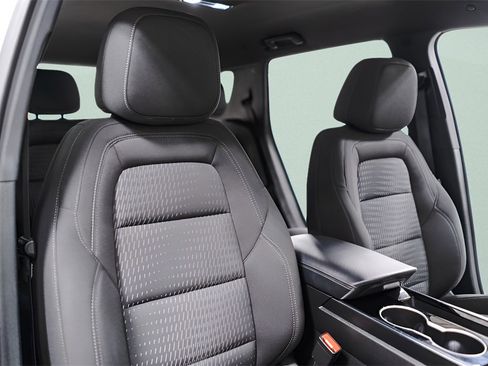 Used 2025 Chevrolet Equinox LT image 37