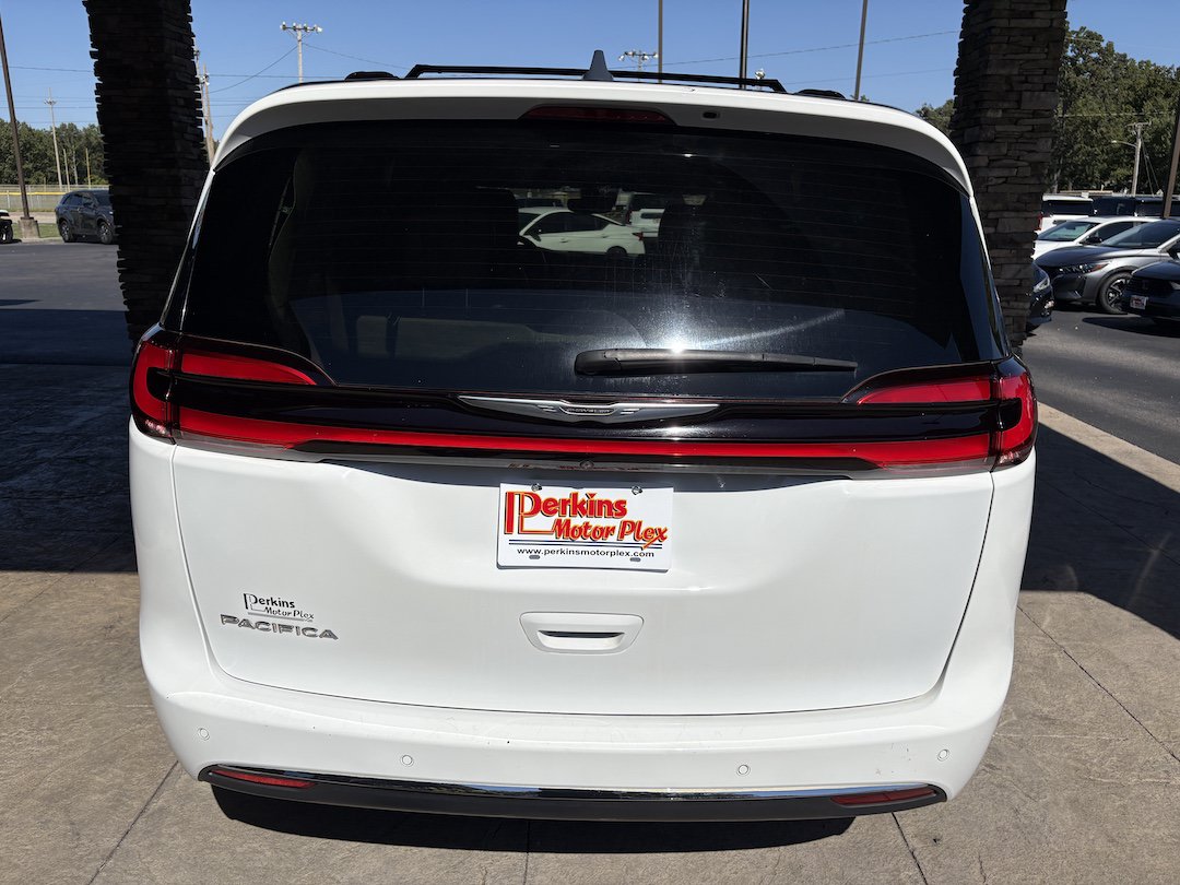 Used 2021 Chrysler Pacifica Touring-L FWD image 7