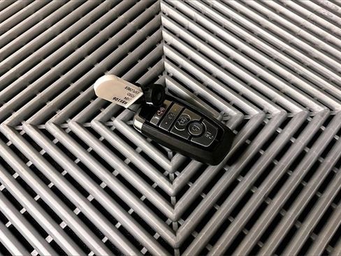 Used 2024 Ford Explorer Platinum w/ Technology Package image 9