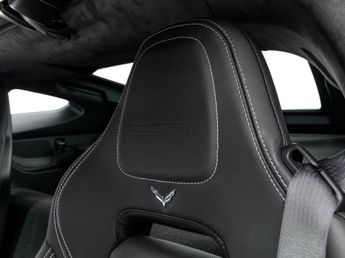 Used 2015 Chevrolet Corvette Z06 w/ 3LZ Preferred Equipment Group image 17