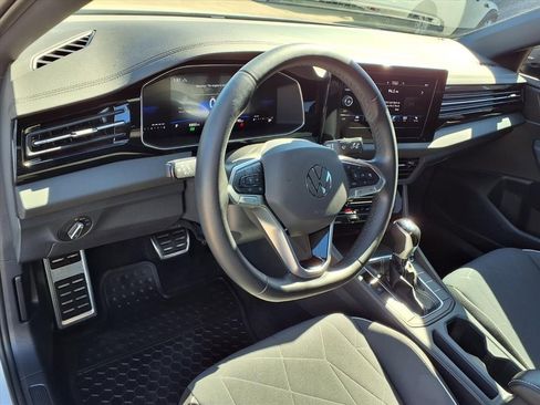 Used 2025 Volkswagen Jetta Sport image 10