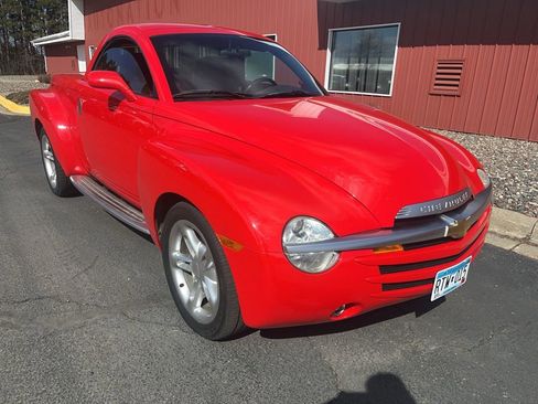 Used 2004 Chevrolet SSR image 2