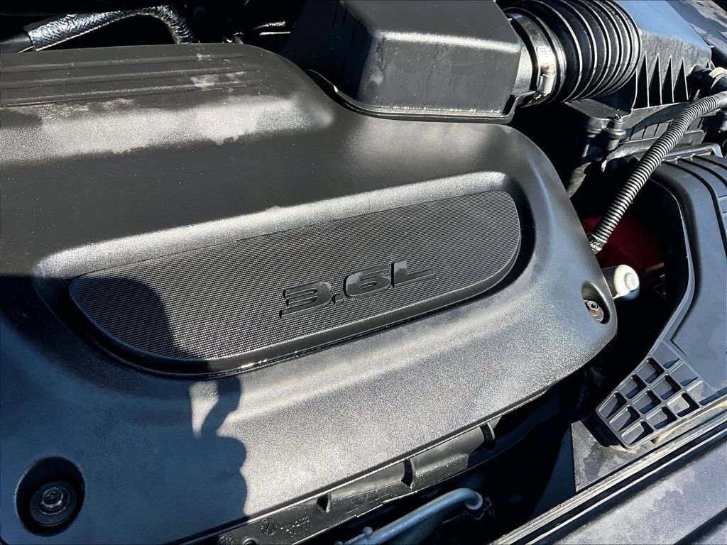 Used 2024 Chrysler Pacifica Touring-L FWD image 36