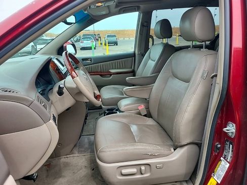 Used 2005 Toyota Sienna XLE Limited image 11