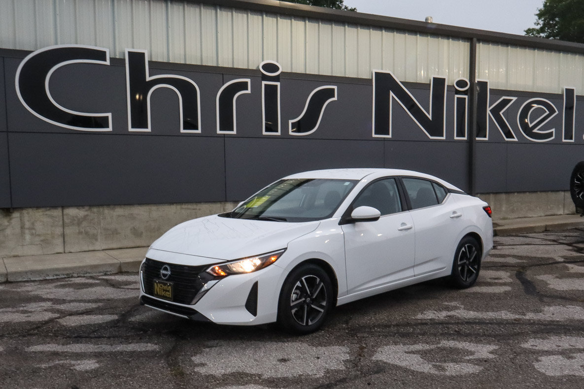 Used 2025 Nissan Sentra SV FWD image 1