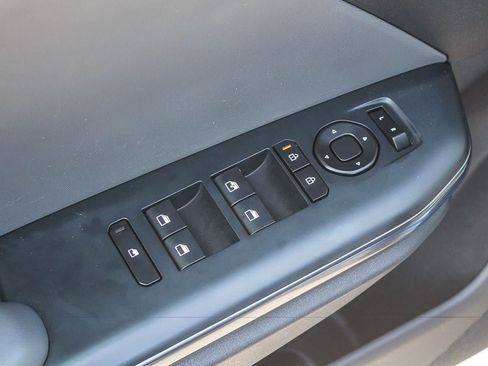 Used 2025 Kia K4 FWD image 26