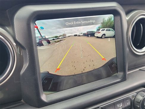 Used 2023 Jeep Gladiator Overland image 21