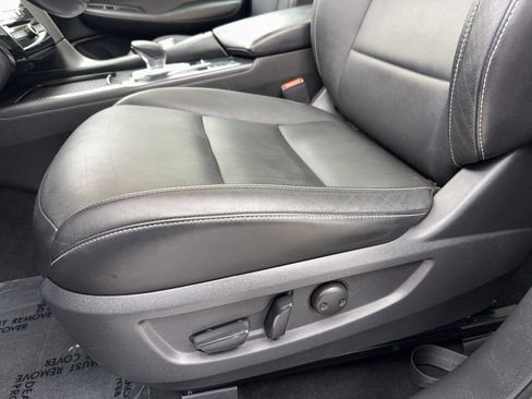 Used 2019 INFINITI QX50 Luxe w/ Navigation Package FWD image 34
