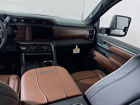 New 2026 GMC Sierra 3500 Denali Ultimate w/ LPO, Black Badging Package image 18