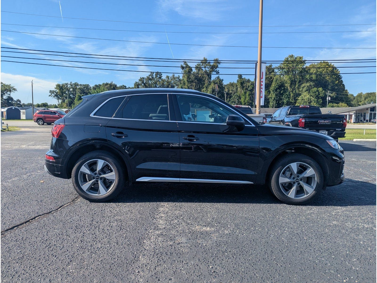 Used 2023 Audi Q5 2.0T Premium Plus w/ Premium Plus Package AWD/4WD image 2