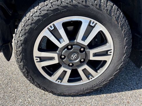 Used 2020 Toyota Tundra SR5 w/ SR5 Convenience Package AWD/4WD image 19