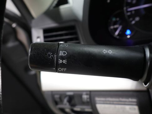 Used 2011 Subaru Legacy 2.5i Premium AWD/4WD image 32