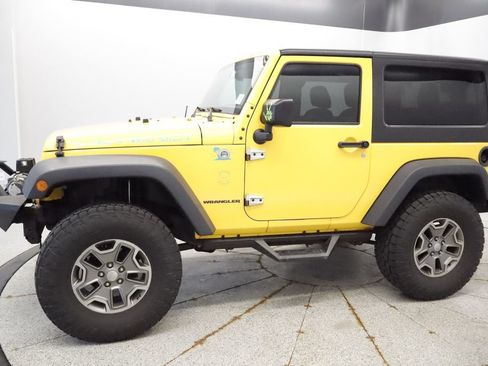 Used 2015 Jeep Wrangler Rubicon w/ Power Convenience Group AWD/4WD image 4