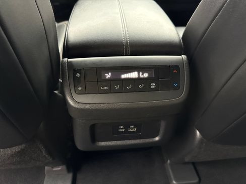 Used 2022 Nissan Pathfinder SL FWD image 37