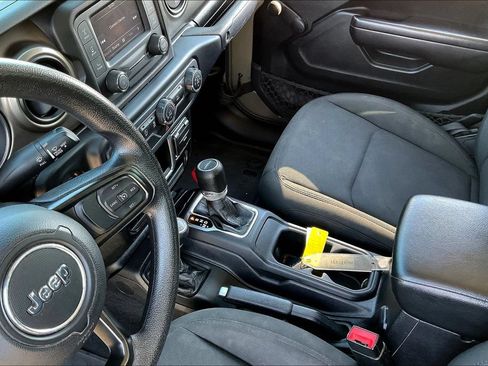 Used 2020 Jeep Gladiator Sport AWD/4WD image 9