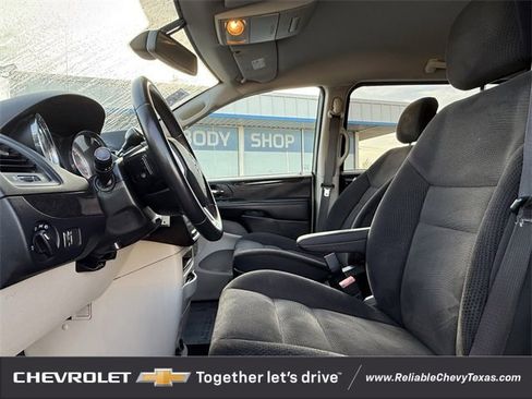 Used 2018 Dodge Grand Caravan SE w/ UConnect Hands-Free Group image 23