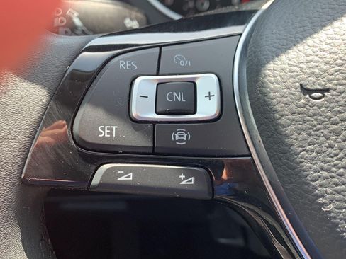 Used 2020 Volkswagen Tiguan SE w/ Panoramic Sunroof Package AWD/4WD image 9