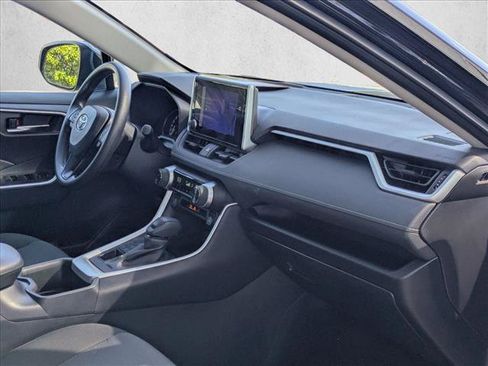 Used 2025 Toyota RAV4 XLE AWD/4WD image 21