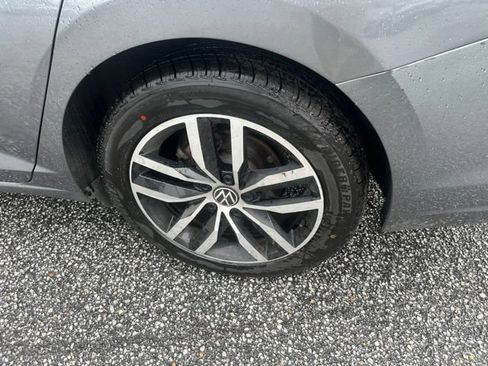 Used 2025 Volkswagen Jetta SE FWD image 15