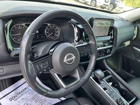 Used 2023 Nissan Pathfinder SL w/ Black Appearance Package AWD/4WD image 14