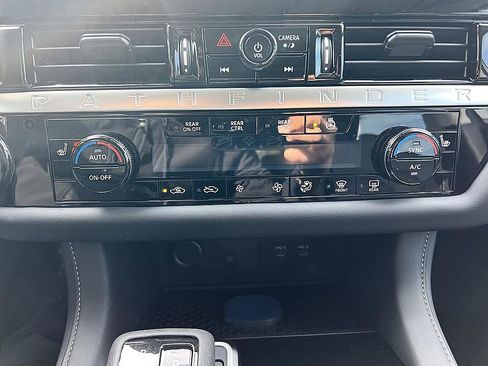 New 2026 Nissan Pathfinder SL image 18