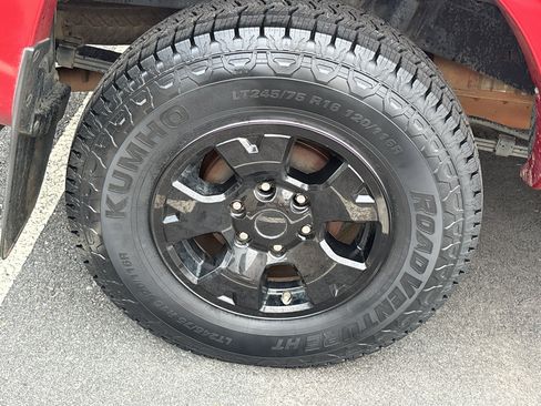 Used 2014 Toyota Tacoma PreRunner w/ SR5 Package RWD image 18