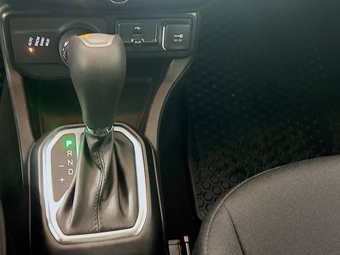 Used 2023 Jeep Renegade Latitude image 25