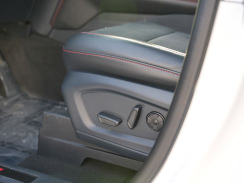 Used 2025 Ford Explorer ST image 17