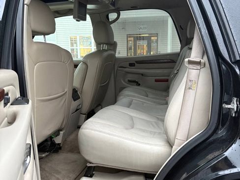 Used 2005 Cadillac Escalade AWD image 10