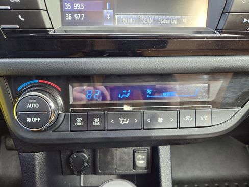 Used 2014 Toyota Corolla LE image 18