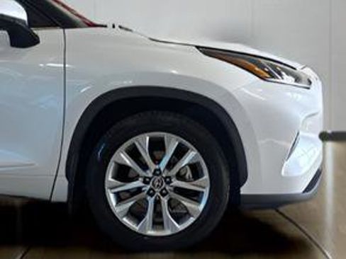 Used 2022 Toyota Highlander Limited image 36