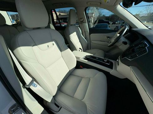 Used 2024 Volvo XC90 B5 Core w/ Protection Package Premier image 14