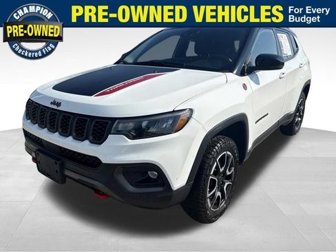 Used 2025 Jeep Compass Trailhawk AWD/4WD image 1