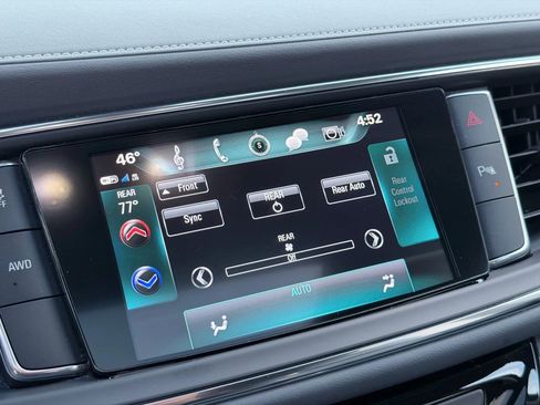 Used 2018 Buick Enclave Essence image 32