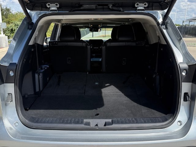 Used 2024 Toyota Highlander XLE AWD/4WD image 28