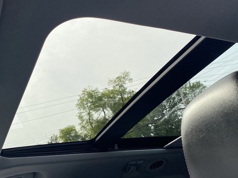 Certified 2022 Ford Explorer XLT w/ Equipment Group 202A image 21