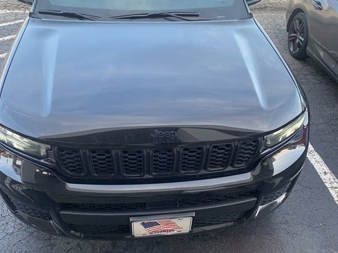 Used 2023 Jeep Grand Cherokee L Laredo image 6