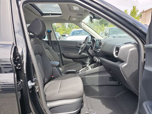 Used 2025 Hyundai Venue SEL image 10