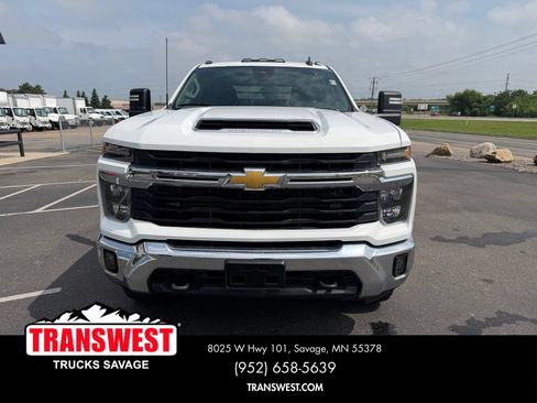 Used 2024 Chevrolet Silverado 3500 LT w/ Safety Package AWD/4WD image 10