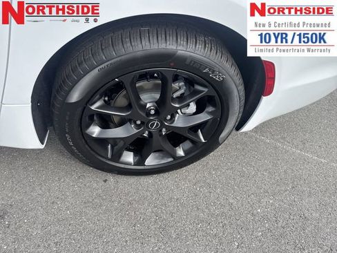 New 2026 Chrysler Pacifica Limited w/ Uconnect Theater Family Group image 12