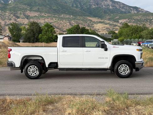 Used 2024 Chevrolet Silverado 2500 LT w/ Convenience Package AWD/4WD image 8