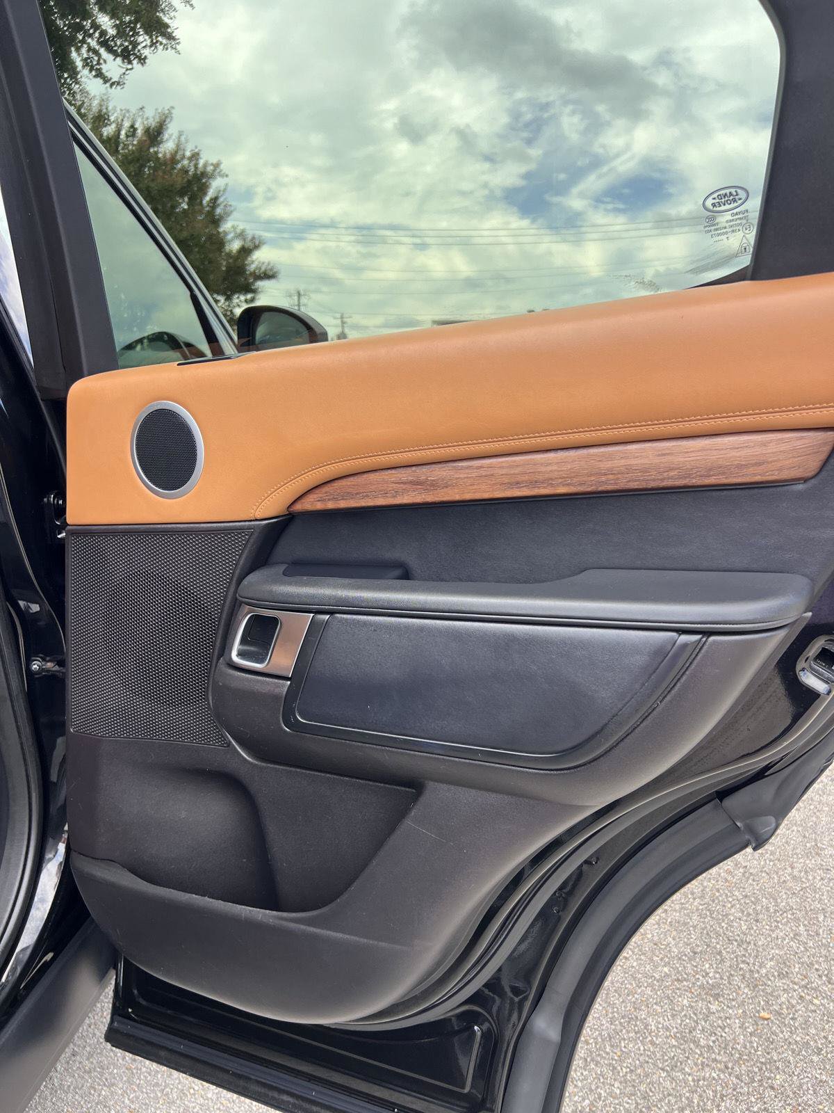 Used 2018 Land Rover Discovery HSE Luxury AWD/4WD image 41